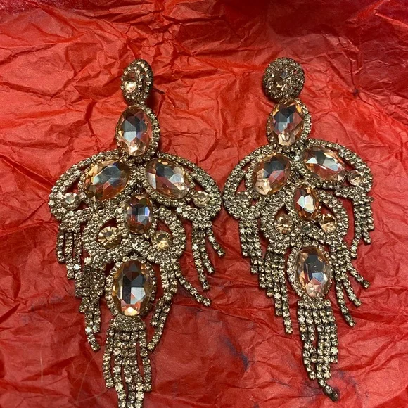 Elegant Gold Statement Earrings - Picture 2 of 4